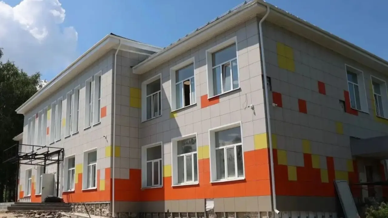 В Троекурово Липецкой области ремонтируют школу, клуб и дорогу