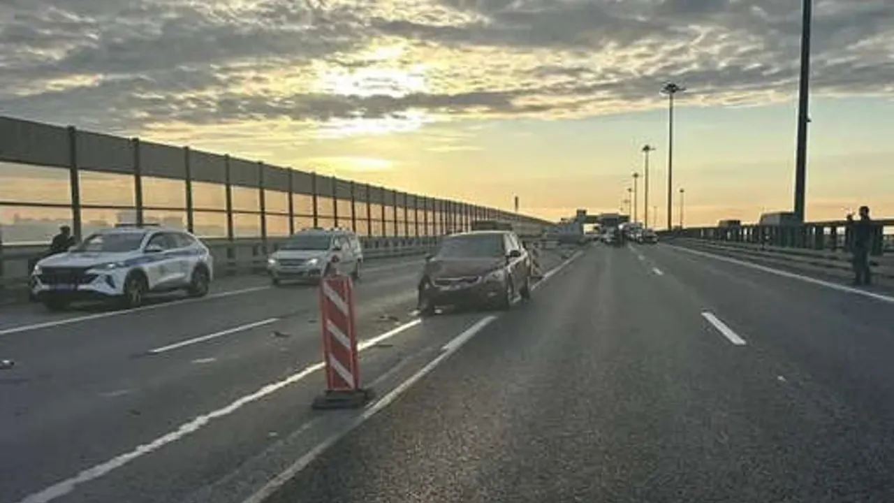 В Петербурге на КАД уснувшая водительница сбила рабочего