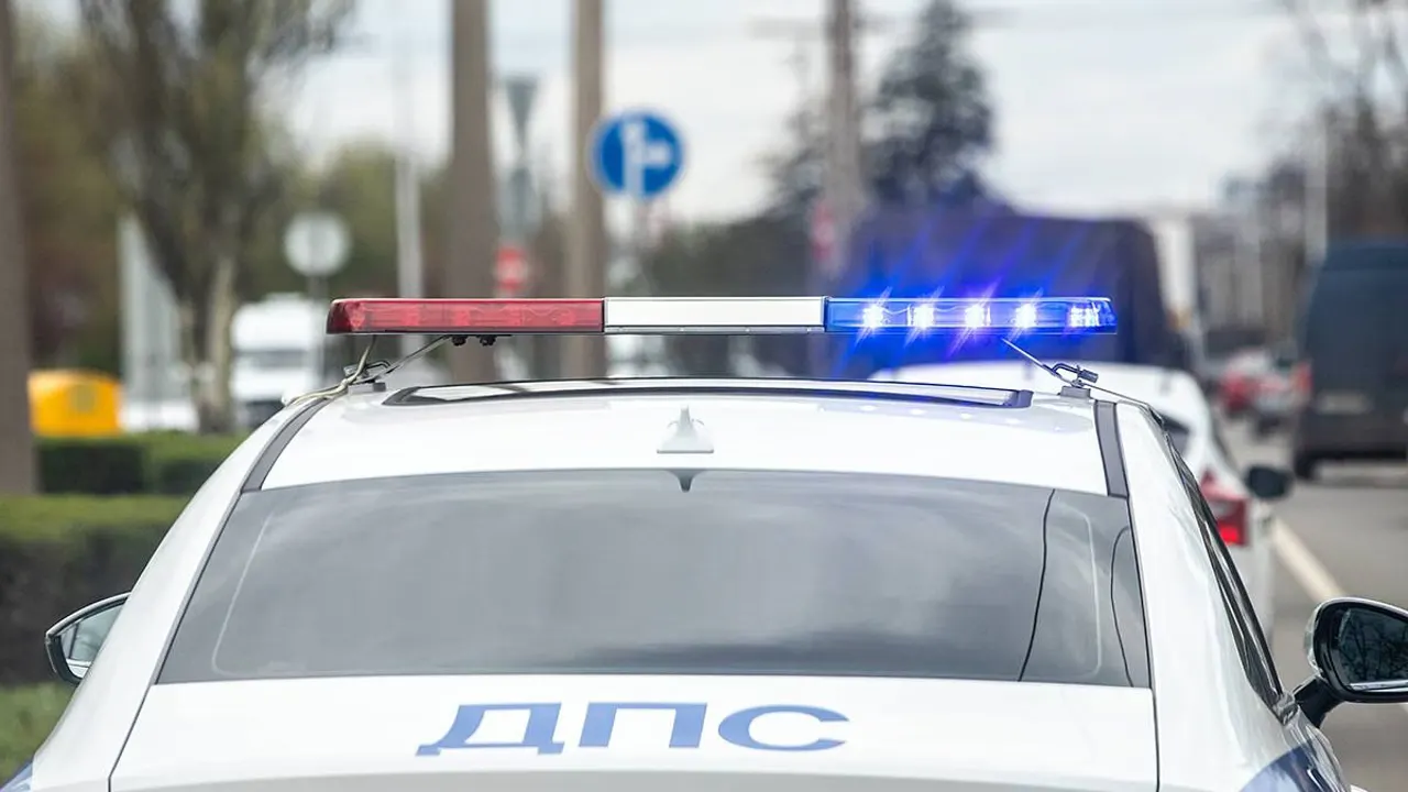 Квадроцикл на высокой скорости влетел в дерево в российском регионе