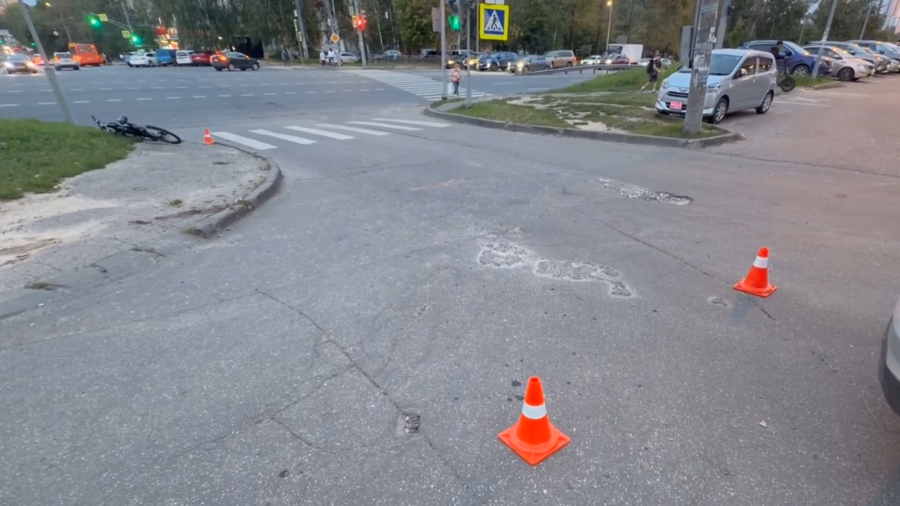 Пожилой водитель сбил велосипедиста на улице Ванеева в Нижнем Новгороде