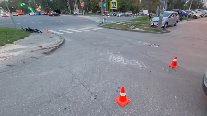 Пожилой водитель сбил велосипедиста на улице Ванеева в Нижнем Новгороде