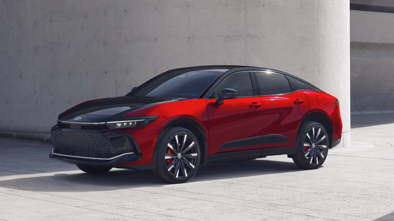 Toyota освежила кросс-седан Crown: иная корма и пересмотренная гибридная установка