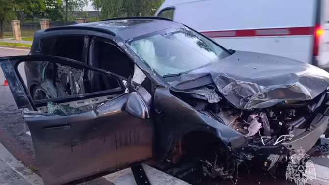 В Ивановской области девушка влетела в столб на машине и попала в больницу