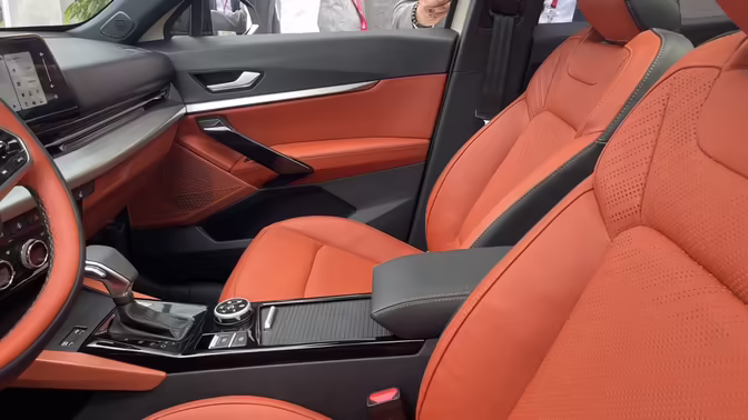 Точность в каждом шве: АвтоВАЗ показал, как собирают сиденья для Lada Azimut