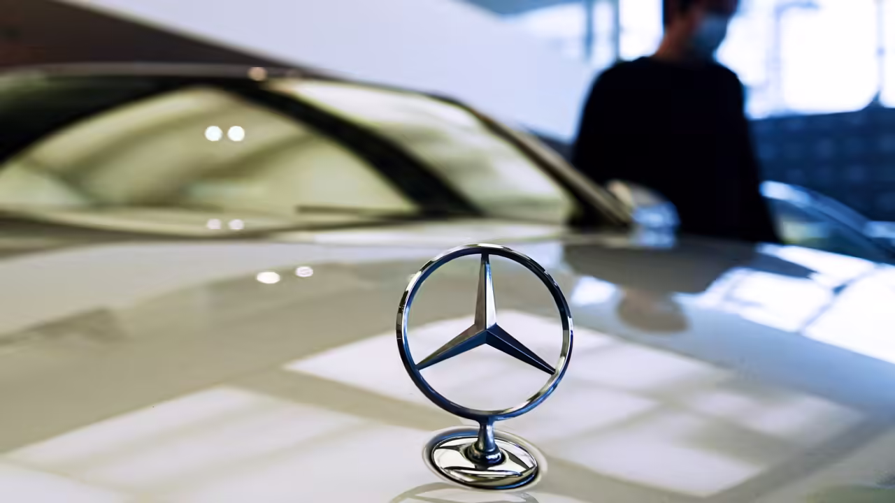 Шашечки или ехать: Mercedes решил вернуться в такси, пока его не вытеснил BYD