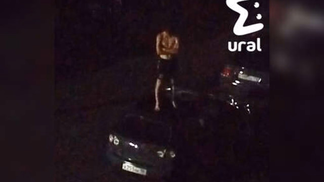 В Челябинске на видео попало, как мужчина прыгал по крышам автомобилей