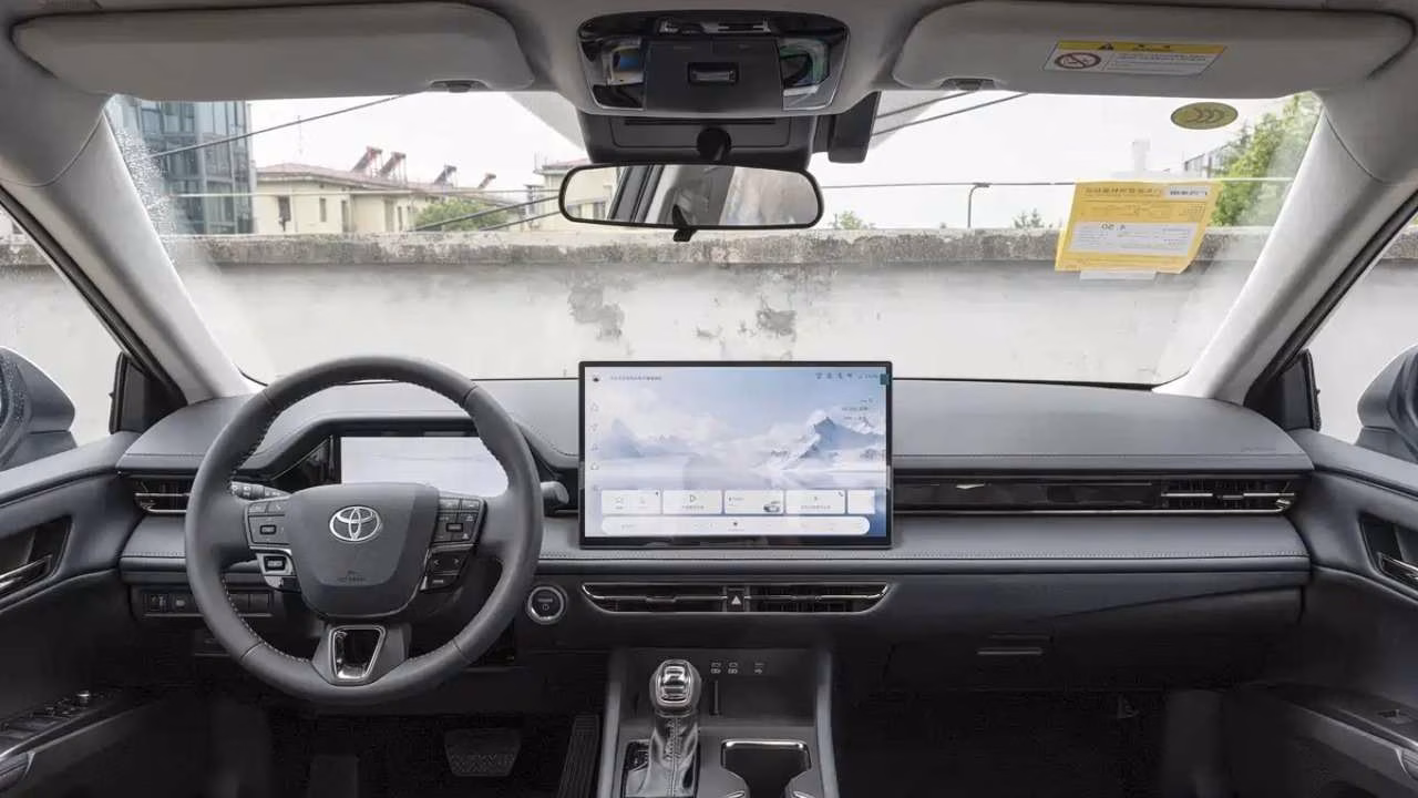В Китае начался прием заказов на обновленную Toyota Camry