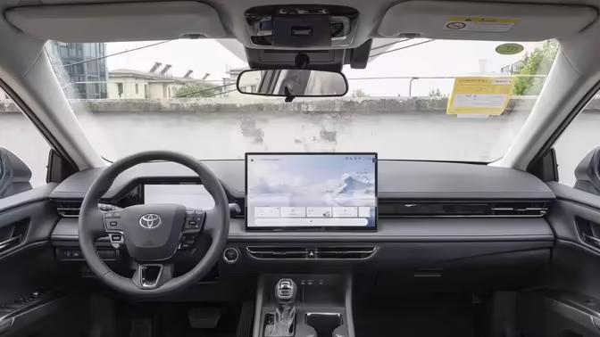 В Китае начался прием заказов на обновленную Toyota Camry
