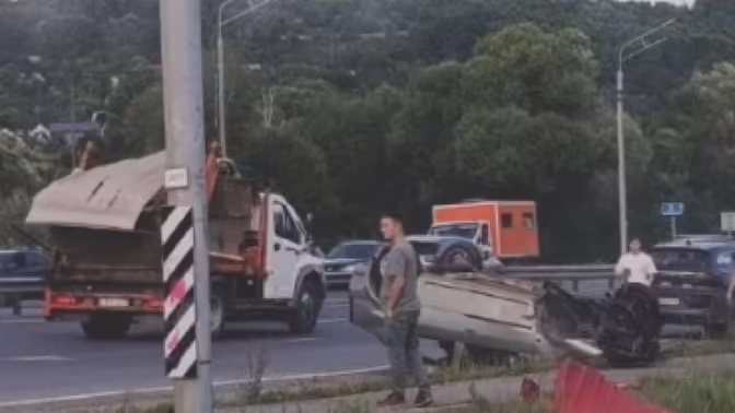 Во Владимире у ТК «Тандем» перевернулся «Рено Логан»