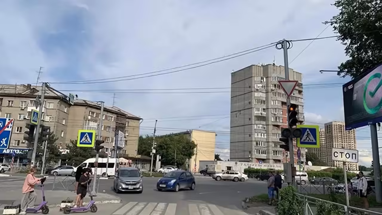 Пассажир юного мотоциклиста скрылся с места ДТП в Новосибирске