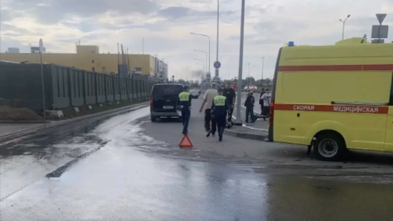 В Омске автомобиль сбил 12-летнего мальчика на электросамокате