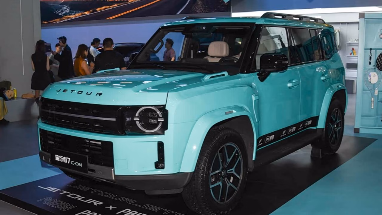 На автосалоне в Чэнду представили гибридный кроссовер Jetour Traveller 7