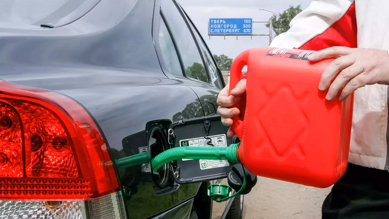 Сколько бензина запасать впрок?