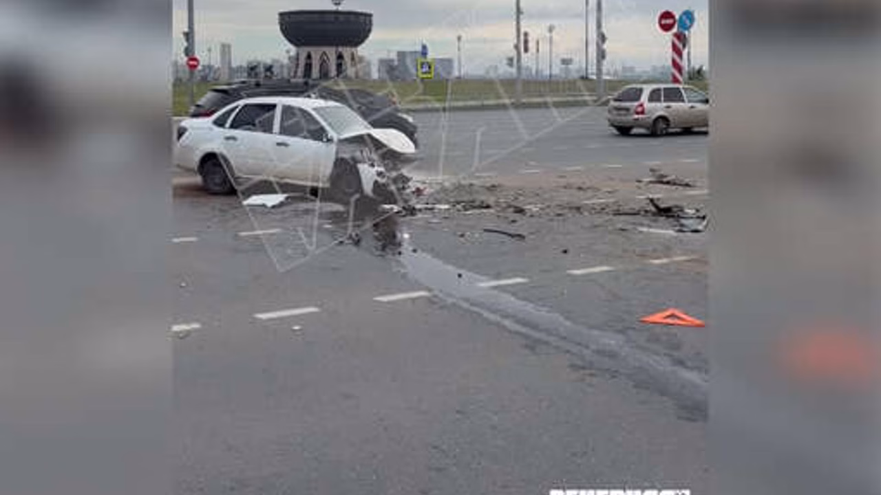 В Казани на видео сняли серьёзное ДТП с Lada Granta