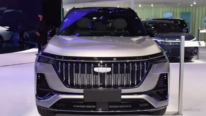 На автосалоне в Чэнду представили обновленный Geely Atlas: что изменилось