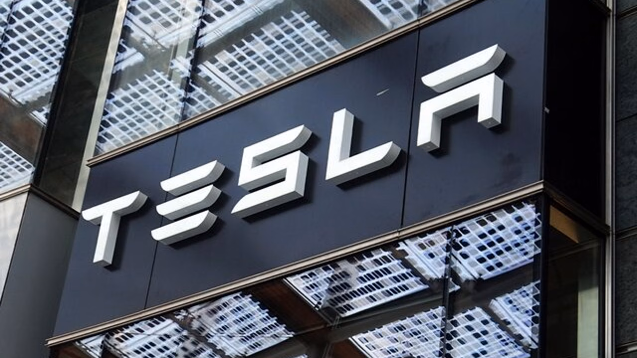 Tesla решила отозвать 3 млн автомобилей в Китае из-за цвета дверных ручек