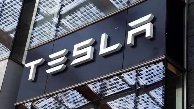 Tesla решила отозвать 3 млн автомобилей в Китае из-за цвета дверных ручек