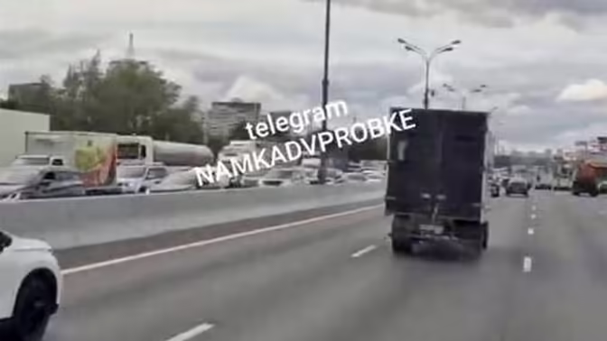 На МКАД два ДТП заблокировали проезд и попали на видео