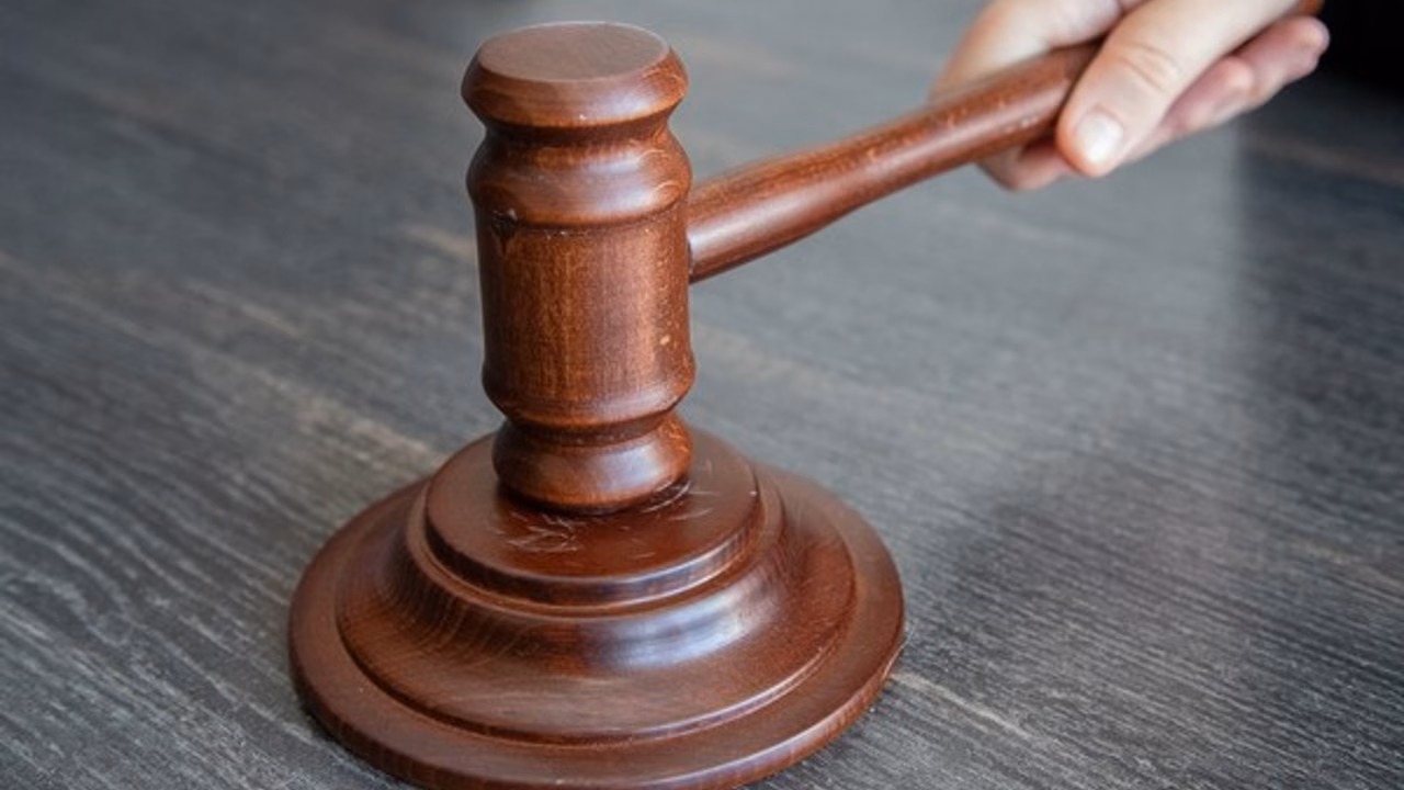 Суд взыскал с УК 783 тысячи за поврежденный снегом автомобиль