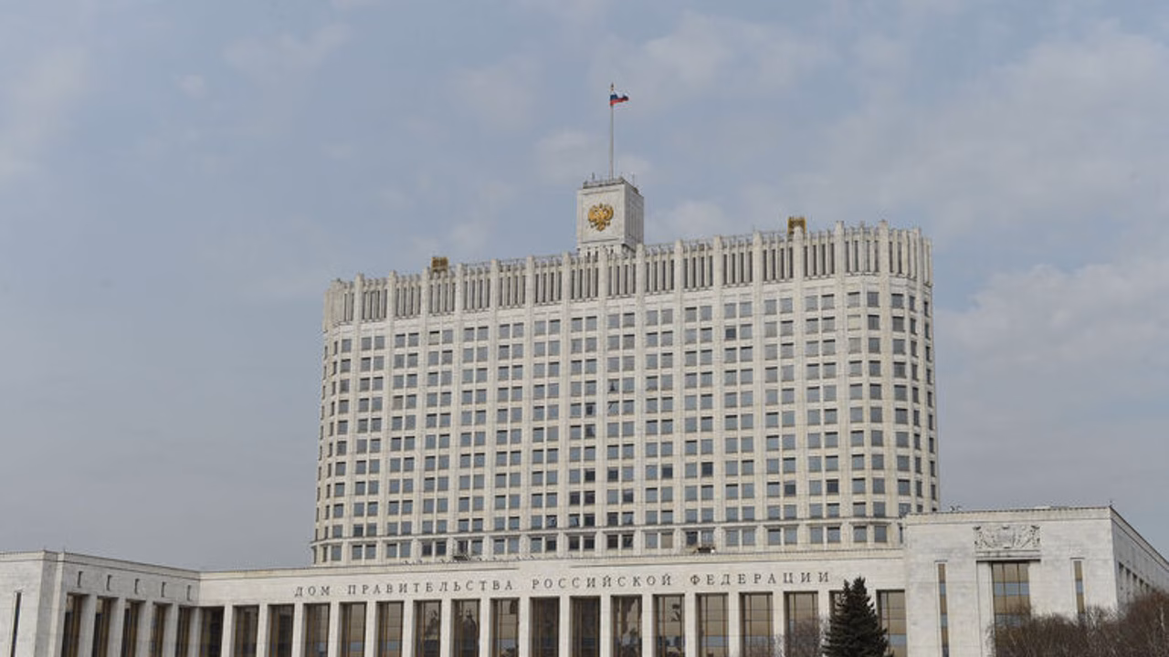 Кабмин разрешил управлять грузовиками и автобусами людям без ноги или руки