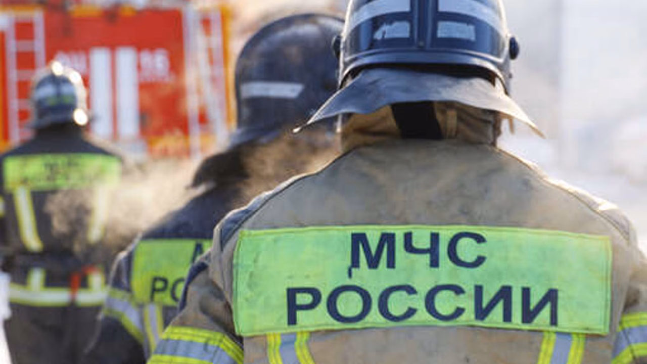 В Дагестане грузовик вспыхнул после падения провода на машину, водитель не выжил