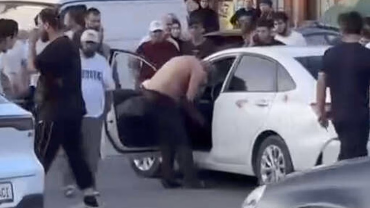 В Каспийске таксиста ранили ножом в шею