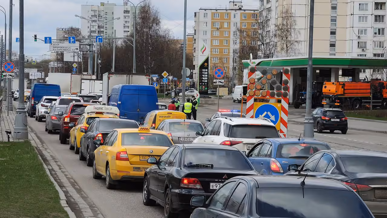 Москвичей предупредили о ранних пробках вечером в пятницу