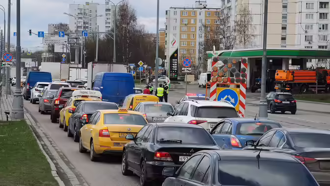 Москвичей предупредили о ранних пробках вечером в пятницу