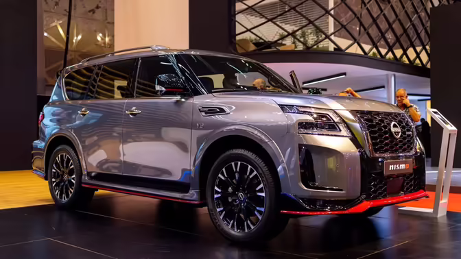 Почему у Nissan тормозные суппорты окрашены в разные цвета