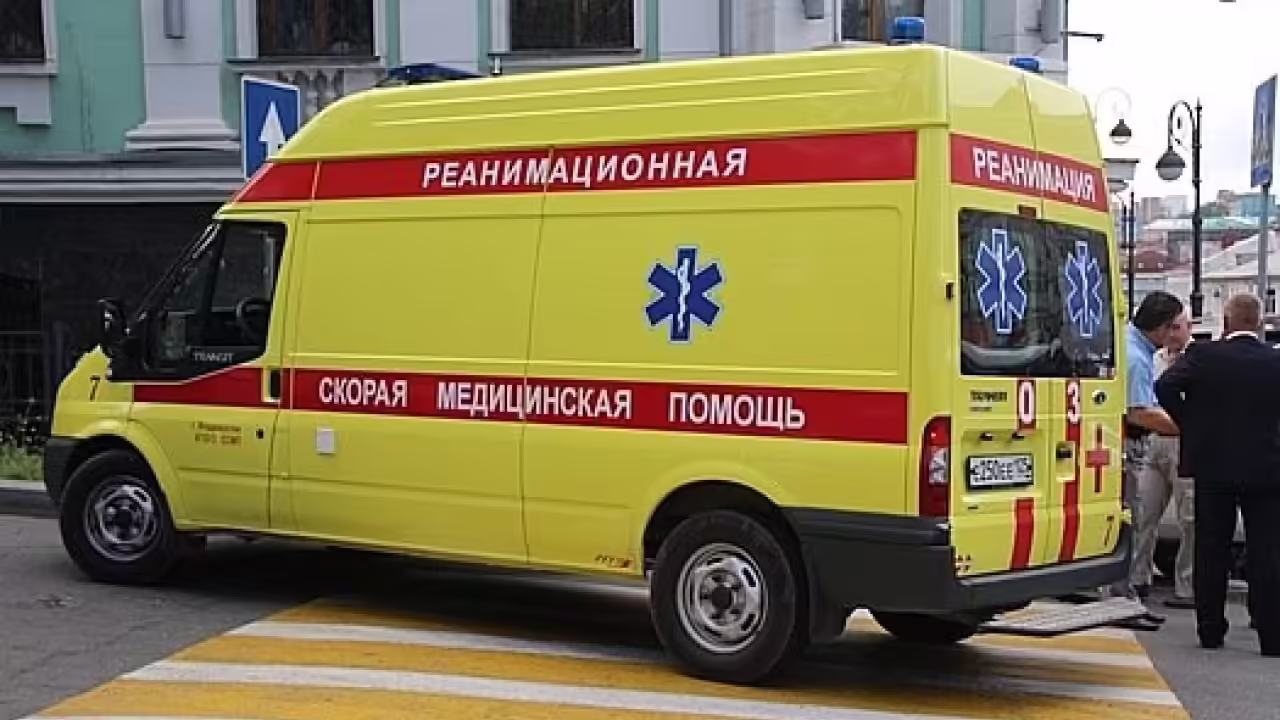 Два человека погибли при падении обломков дрона на автобус в Севастополе