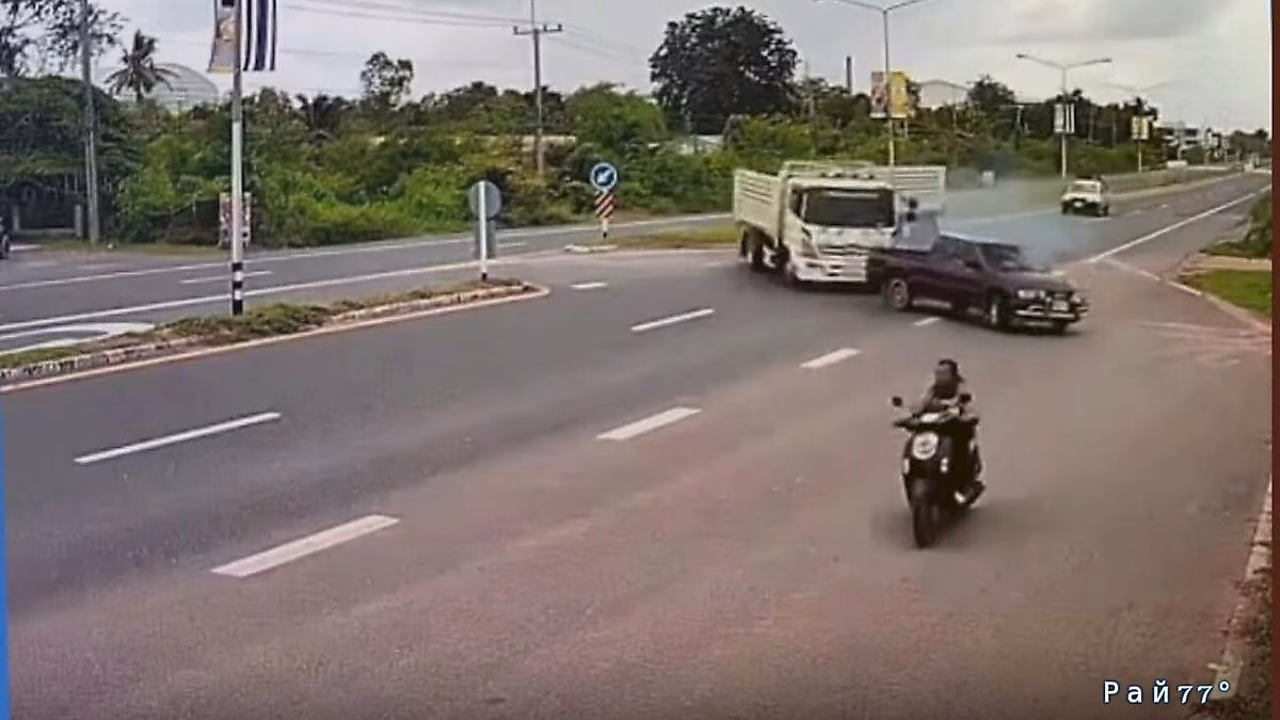 Водитель остановил длинновоз после того, как его подрезал пикап