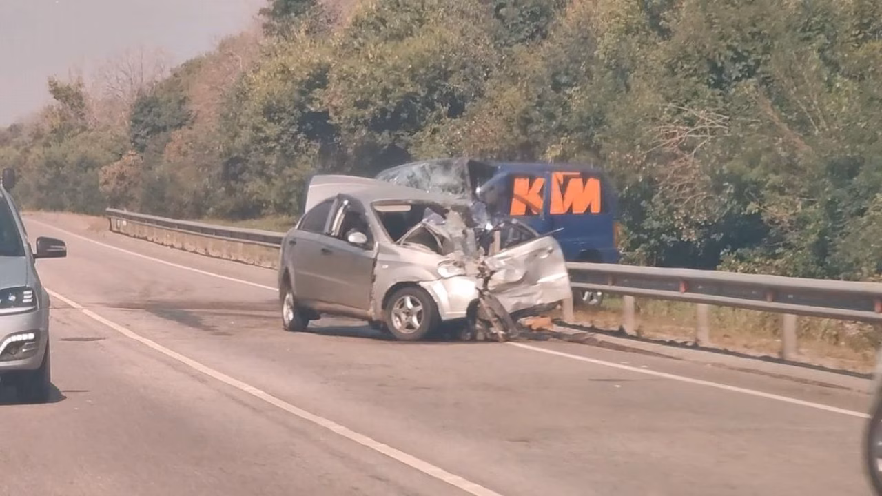 В ДТП под Ельцом с участием трех автомобилей есть погибшие