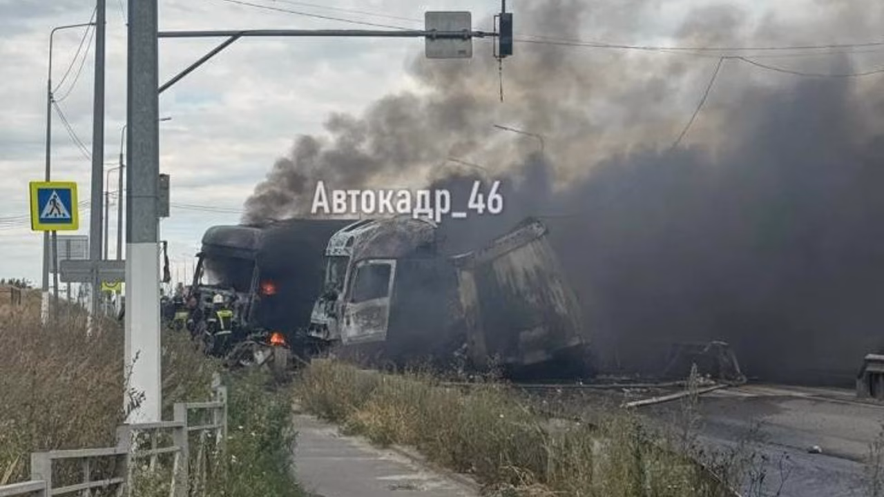 Три автомобиля сгорели после ДТП на объездной Курска