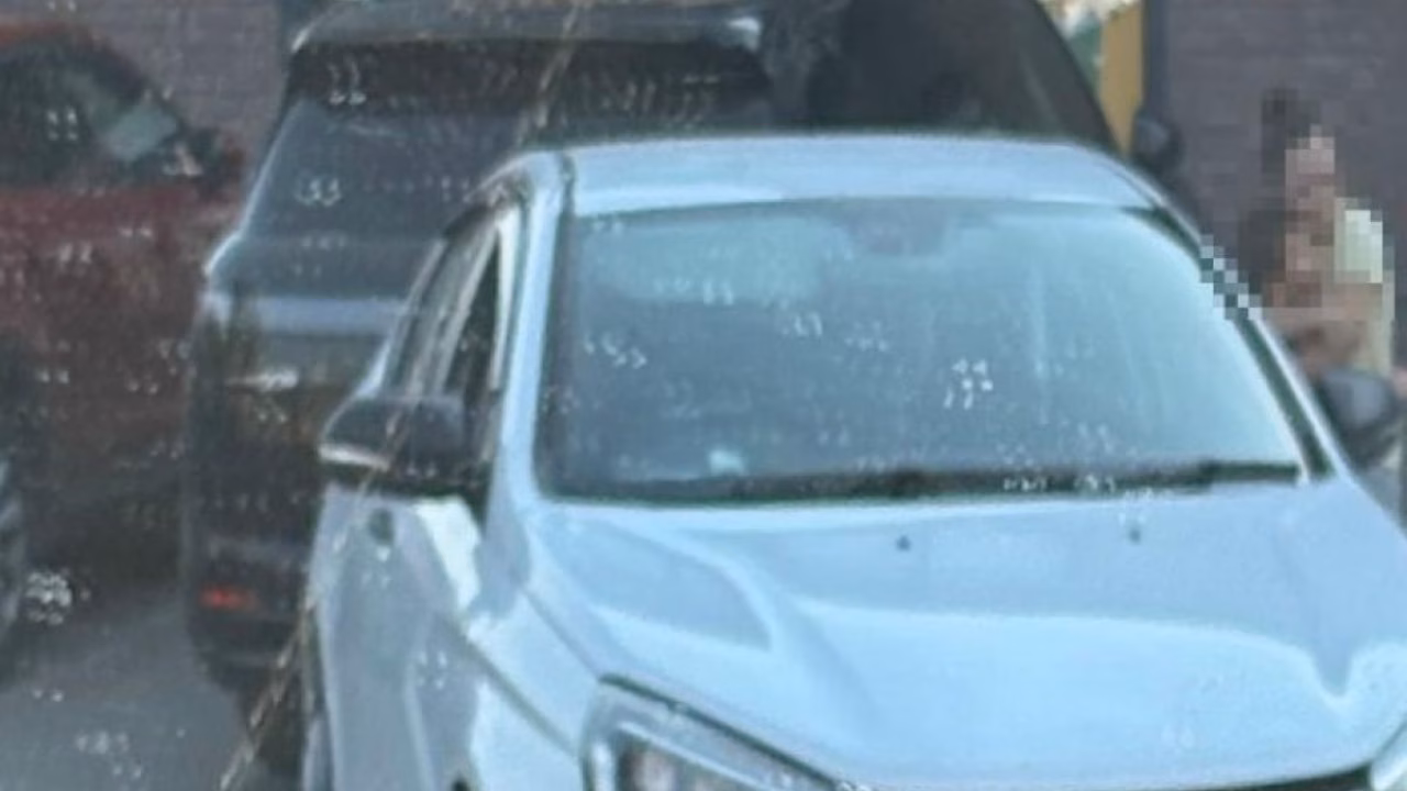 Припаркованная "Лада" с ребёнком врезалась в другую машину в Воронеже