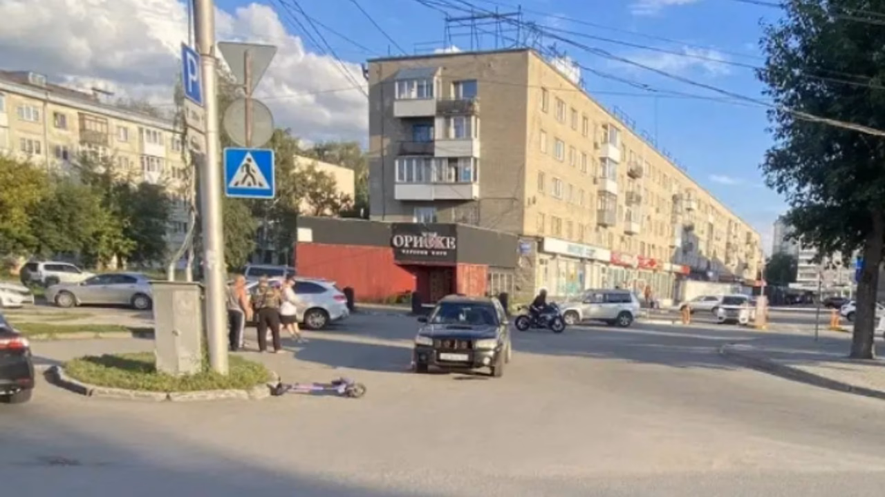 Новосибирская школьница на электросамокате разбилась об «Субару»