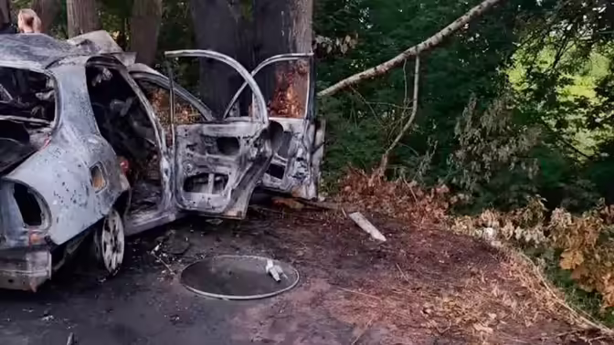 В Татарстане машина влетела в дерево, шесть человек погибли