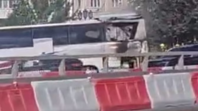 Туристический автобус загорелся на Липецкой улице в районе МКАД
