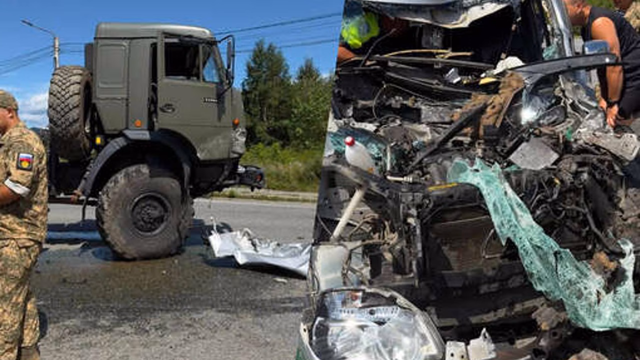 В Приморье произошла авария с участием военного грузовика и легковушки