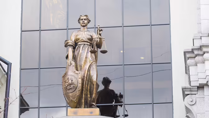 Верховный суд заставил автовладельца платить за ДТП, которого тот не совершал