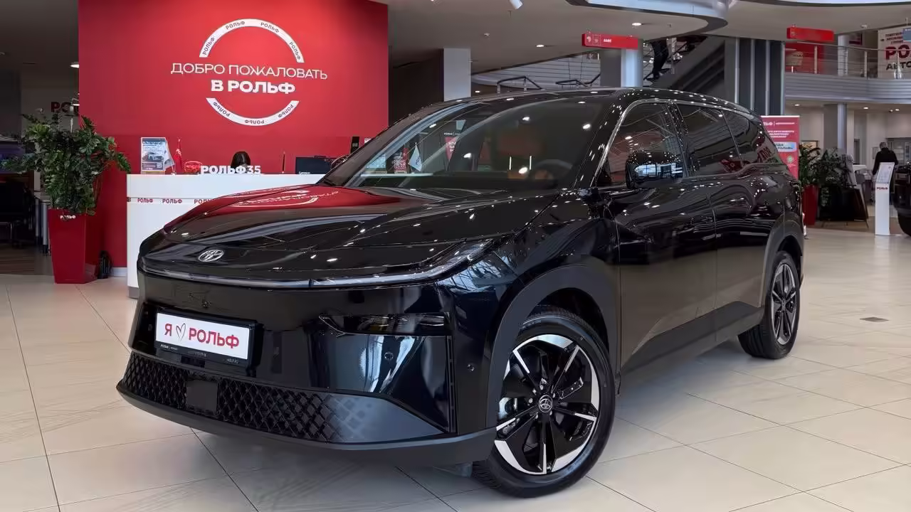 В России начались продажи нового кроссовера Toyota