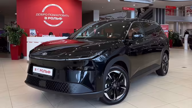 В России начались продажи нового кроссовера Toyota