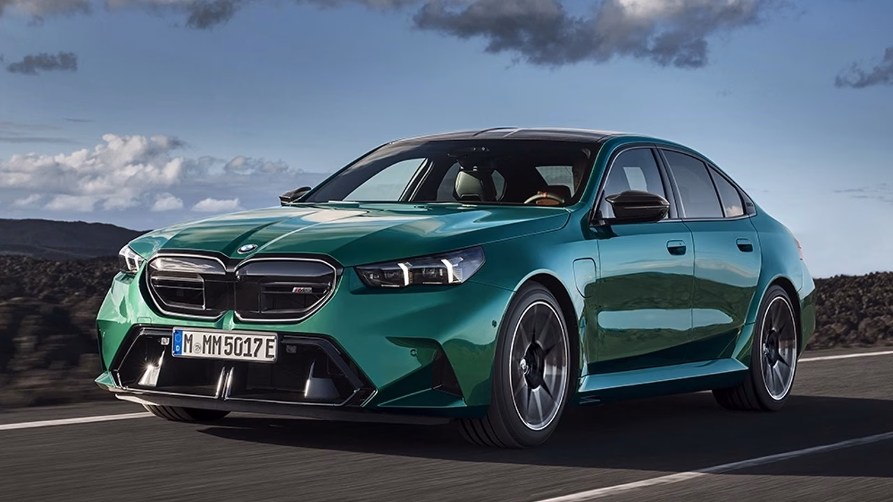 У гонщика из Магадана забрали BMW M5 за дрифт посреди города