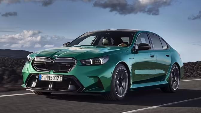 У гонщика из Магадана забрали BMW M5 за дрифт посреди города