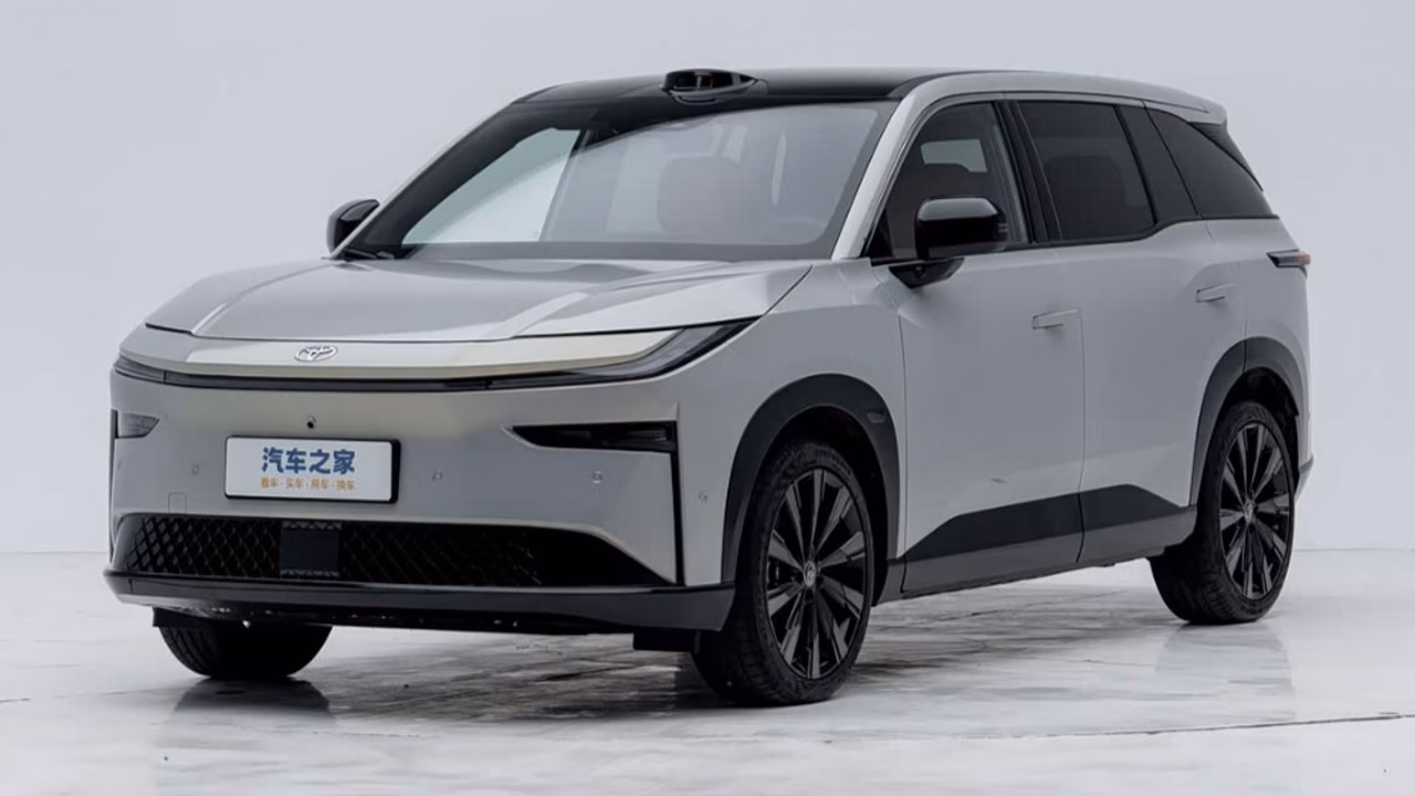 В России начнутся продажи Toyota bZ3X c гарантией: сколько стоит кроссовер