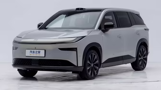 В России начнутся продажи Toyota bZ3X c гарантией: сколько стоит кроссовер