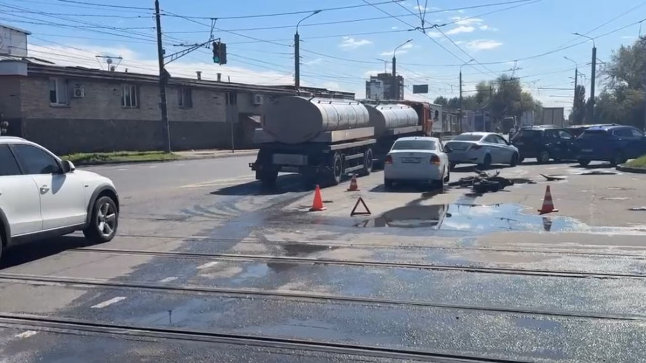 Подросток на мотоцикле врезался в легковушку в Нижнем Новгороде