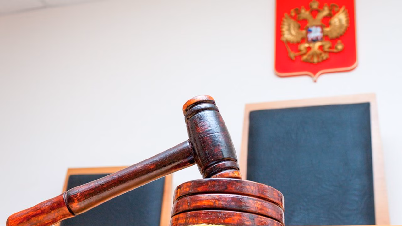 Суд обязал восстановить дорогу к деревне, где прописан единственный житель
