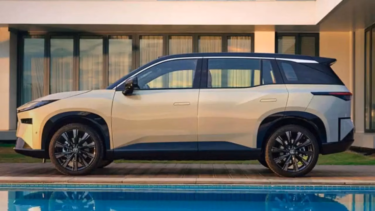 В России 26 августа начнутся продажи электрокроссовера Toyota bZ3X