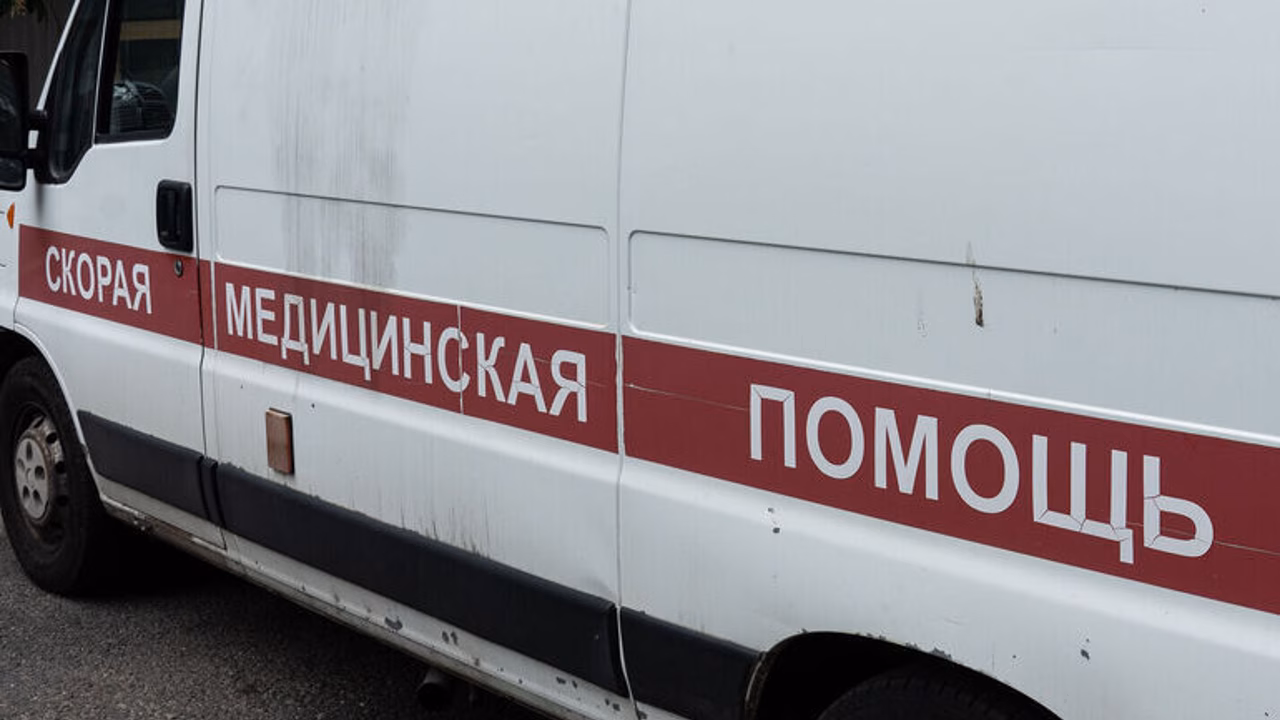 Один человек погиб из-за влетевшего в остановку авто в Нижнем Новгороде