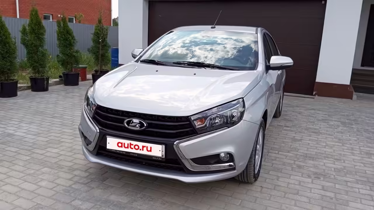 На продажу выставили семилетнюю Lada Vesta в состоянии новой: сколько она стоит
